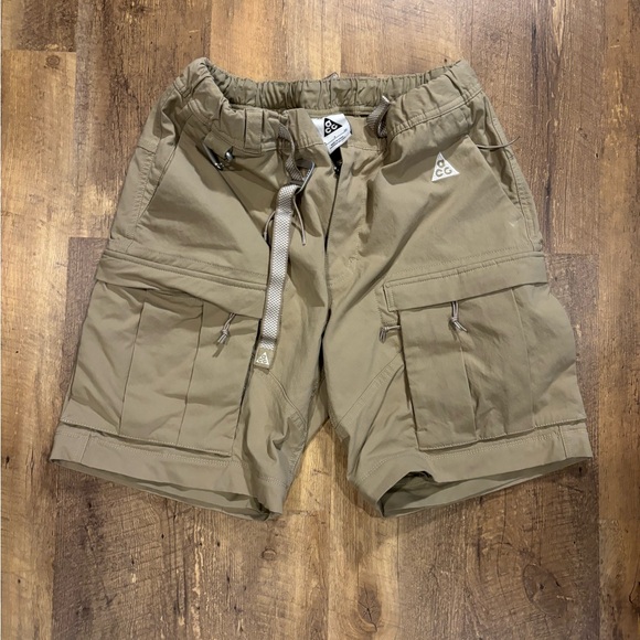 Nike ACG Smith Summit Cargo Shorts Pants Khaki Cv0655-247 - Picture 1 of 6